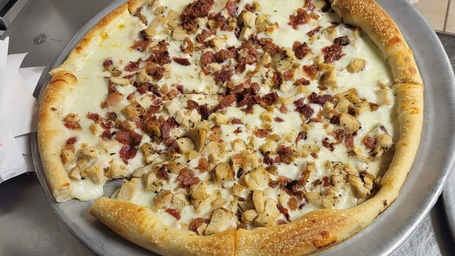 Bacon Chicken Ranch 16".